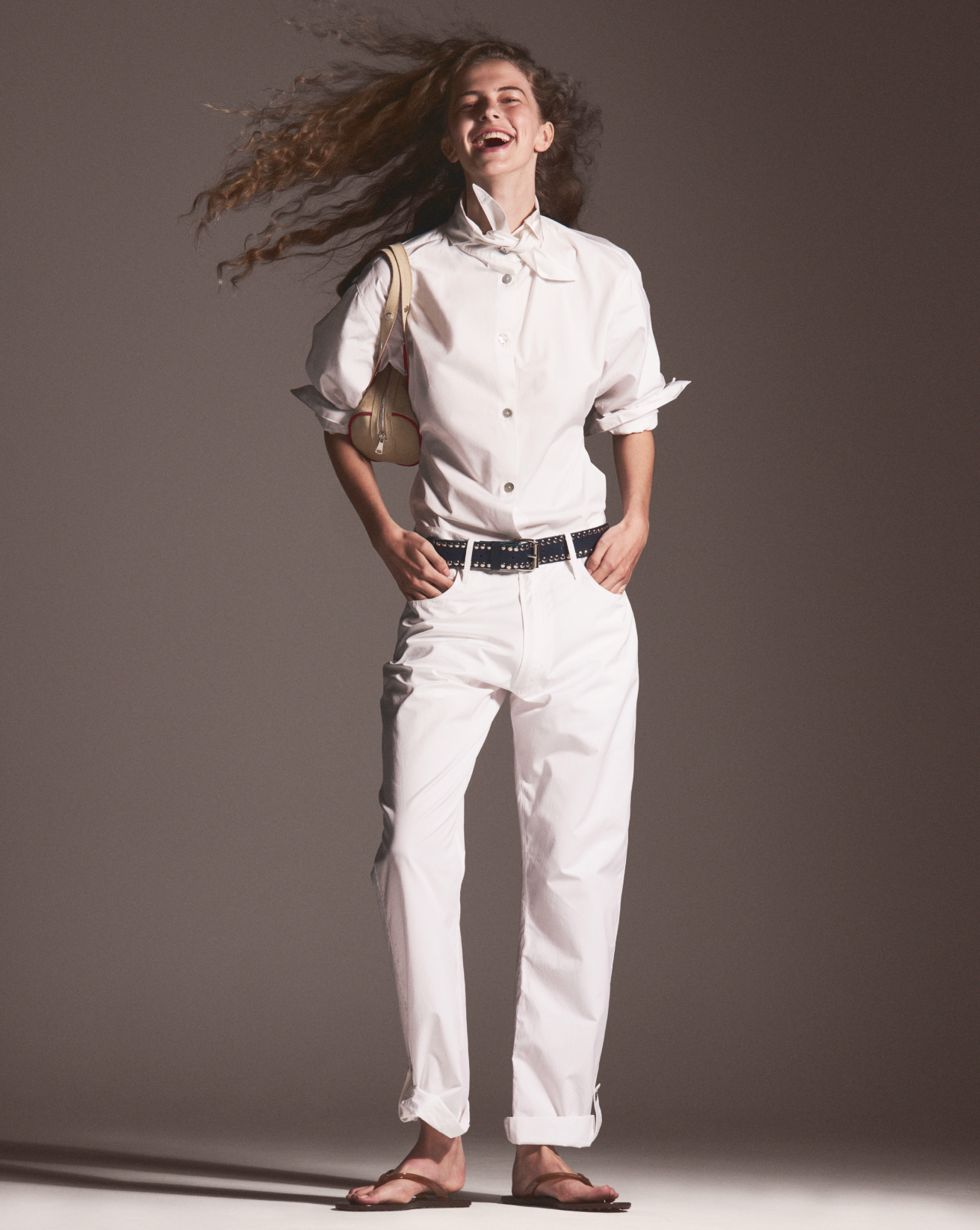 WHITE DAGGER COLLAR PINCHED WAIST SHIRT